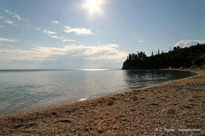 Sur la grève caillouteuse d'Afetes, Afissos, Pélion - Grèce