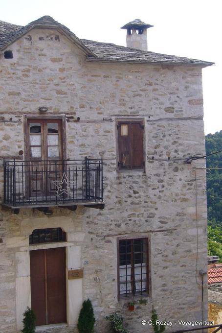 Maison traditionnelle avec balcon, Pinakates, Pélion - Grèce