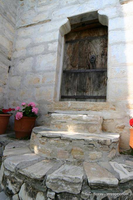 Escalier et entrée ancienne, Pinakates, Pélion - Grèce