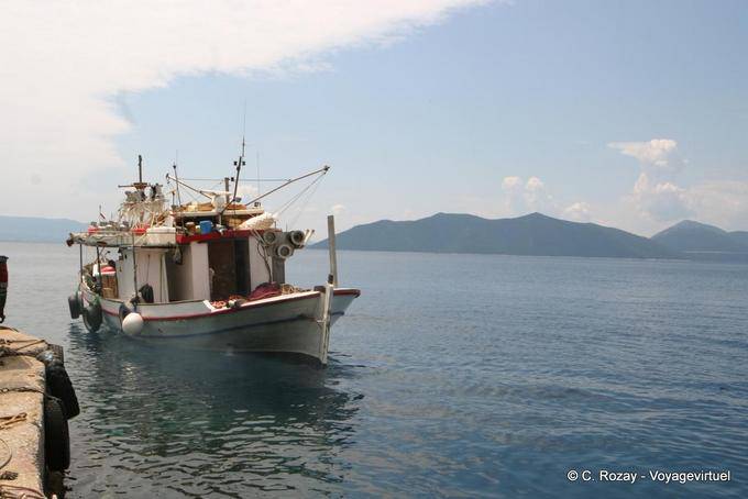 Retour du bateau de pêche, Trikeri, Agia Kyriaki - Grèce
