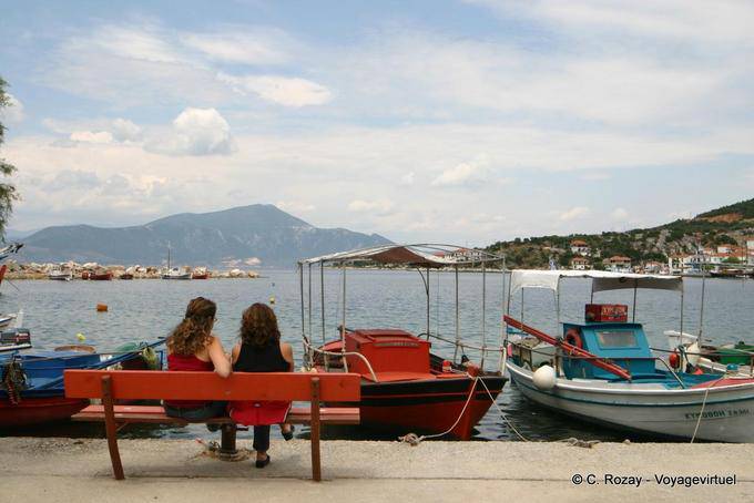Grecques sur le banc, Trikeri, Agia Kyriaki - Grèce