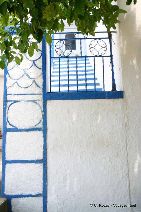 Mur, grille et escalier à Agia Kyriaki - Grèce