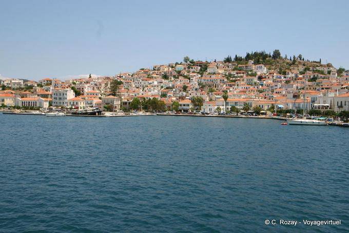 Panorama en arrivant avec le ferry, île de Poros - Grèce