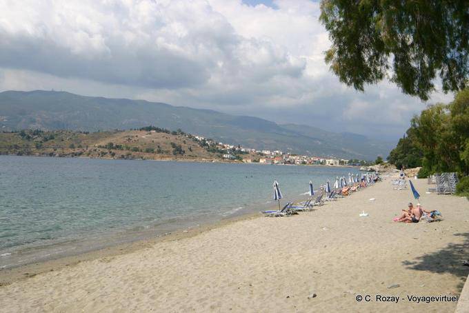 Plage encore tranquille, île de Poros - Grèce