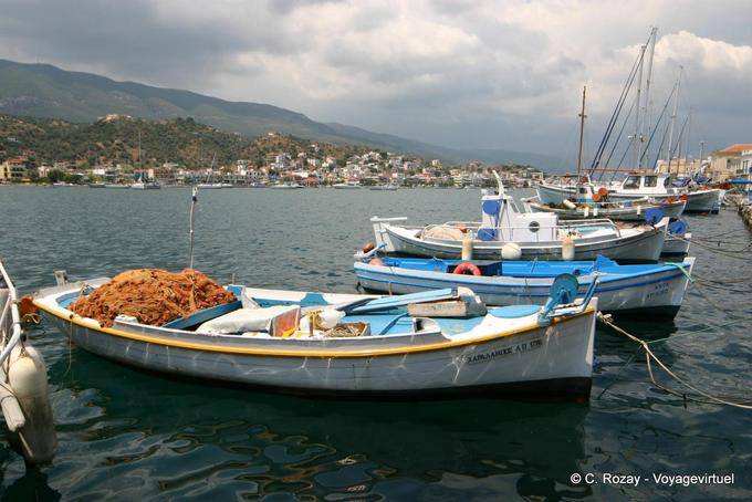 Barques de pêche vers Galatas, île de Poros - Grèce
