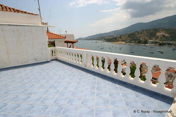 Côte de Kalavria depuis les hauteurs, île de Poros - Grèce