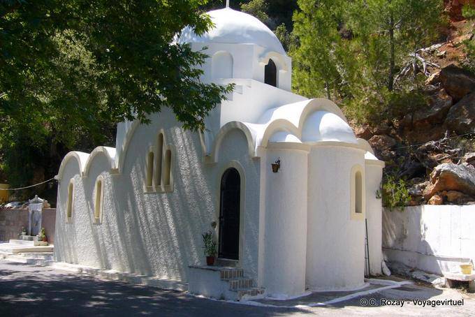 Chapelle à côté du monastère Pigi Zoodochou, île de Poros - Grèce