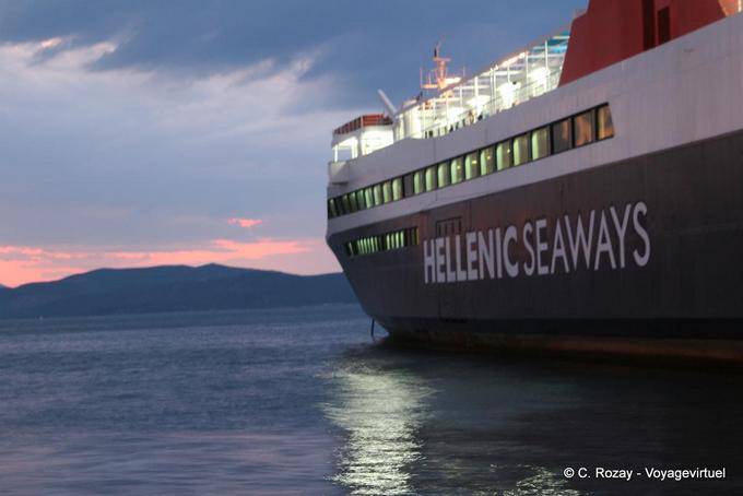 Ferry Hellenic Seaways, île de Poros - Grèce