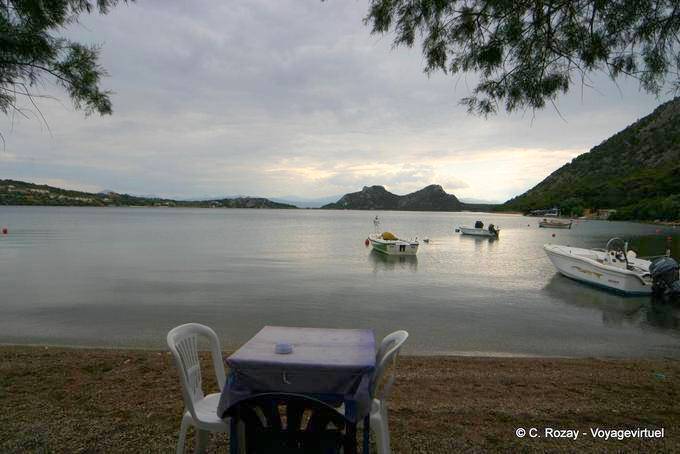 Lumière au bord du Limni Vouliagmenis (Loutraki Agii Theodori) - Grèce