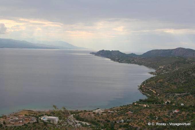 Panorama depuis la route Megaron à Perachora, au-dessus d'Oasis vers Loutraki - Grèce