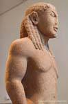 Le Kouros d'Argos vu de profil, Musée de Delphes, Grèce.