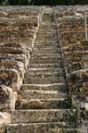 Escalier de séparation des kerkidès, Épidaure, Grèce.