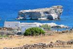 Îlot troué Kimolos, Aghios Nikolaos, Grèce.
