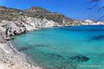 Les eaux cristallines à l'ouest de Mandrakia, Milos, Grèce.