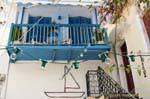 Balcon de bois et déco, île de Poros, Grèce.