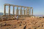 Le temple de Poséidon surplombe la mer de près de 60 mètres, Sounion, Grèce.