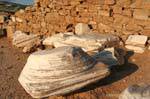 Restes de colonne dorique au pied du temple de Poséidon, Sounion, Grèce.