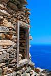 Sifnos, Kastro, fenêtre sur la mer, Grèce.