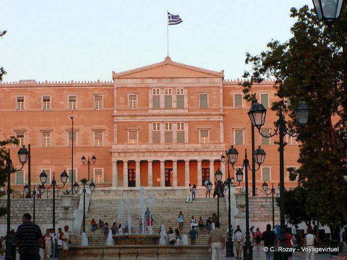 Fontaine de la place Syntagma et parlement grec, Athenes - Grèce