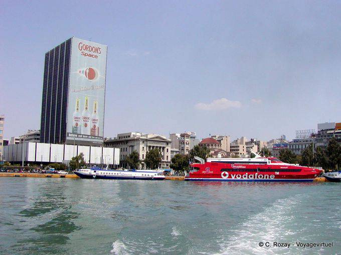 Bateaux rapides dans le port du Pirée - Grèce