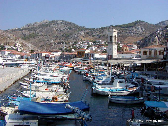 Le petit port et les bateaux de pêche, Hydra - Grèce