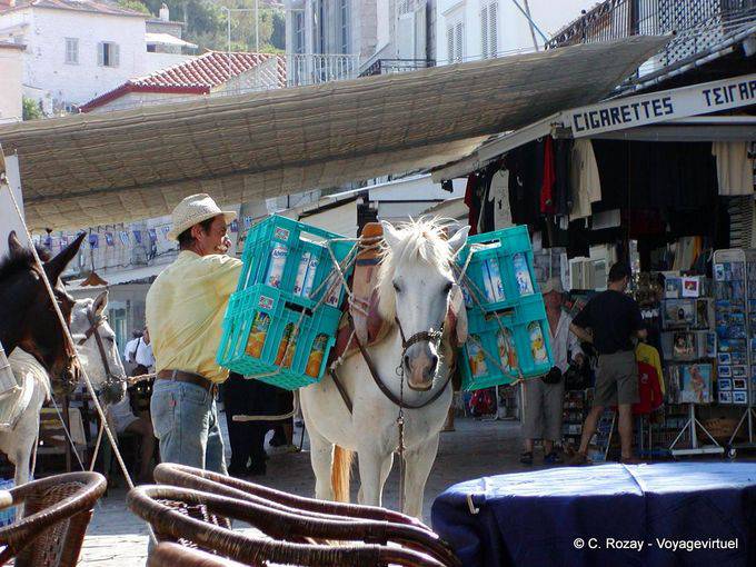 Chargement de mule sur le port, Hydra - Grèce