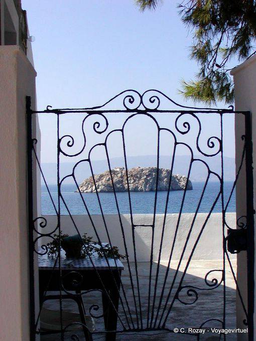 Ilot derrière un portail, Hydra - Grèce