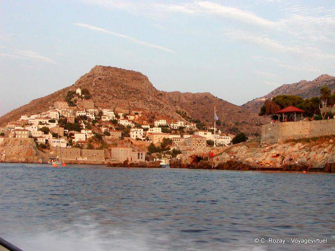 Entrée du port vue depuis la mer, Hydra - Grèce