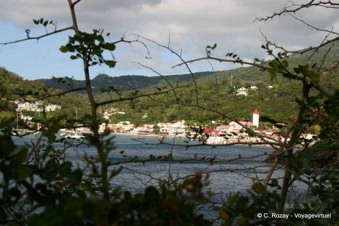 Vue du bourg de Deshaies depuis la Pointe Batterie - Guadeloupe