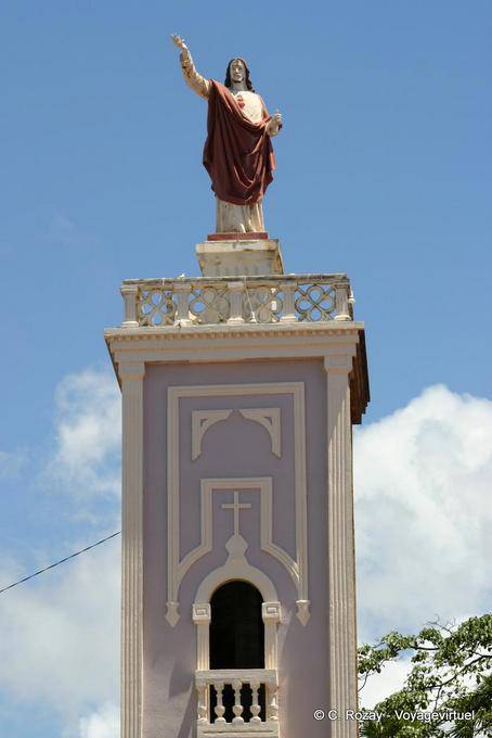 Statue sur le siège de l'évêché, vers la cathédrale Notre-Dame, Basse-Terre - Guadeloupe