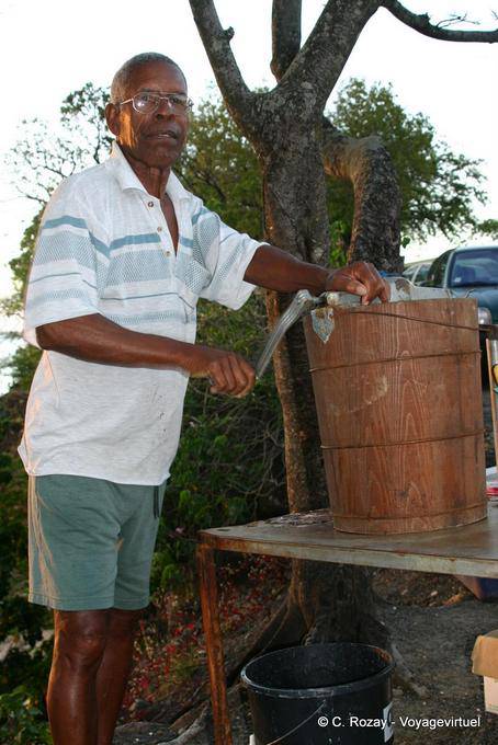 Préparation artisanale du sorbet coco, Guadeloupe - Guadeloupe