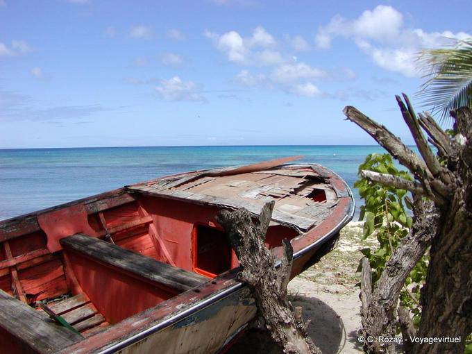 Vieille barque échouée, Anse du Souffleur - Guadeloupe