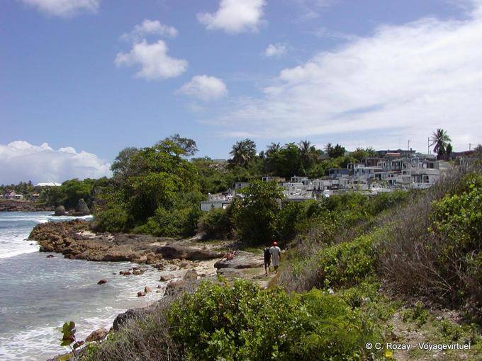 Cheminement vers le petit cimetière d'Anse-Bertrand - Guadeloupe