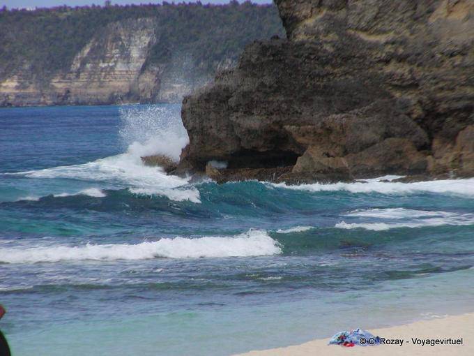 Vagues contre rochers, vers la pointe de la Grande Vigie - Guadeloupe
