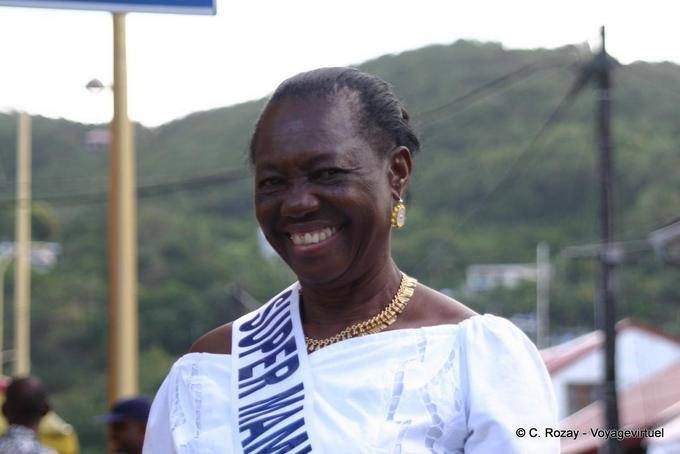 Super Mamie, portrait souriant de Guadeloupéenne - Guadeloupe