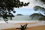 Îlot face à l'anse du Grand Bas Vent, vue depuis l'anse de la Perle, Guadeloupe.
