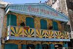 Chez Tonton, façade et balcon, Basse-Terre, Guadeloupe.