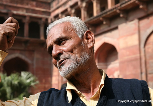 Agra Fort Rouge amar singh pol guide en explication 22