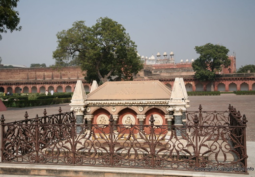 Agra Fort Rouge diwan i am 47