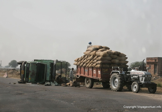 Camion accidenté Bharatpur