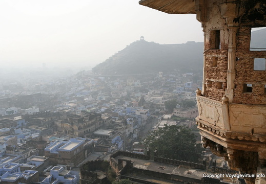 Panorama sur la ville bleutée depuis le palais