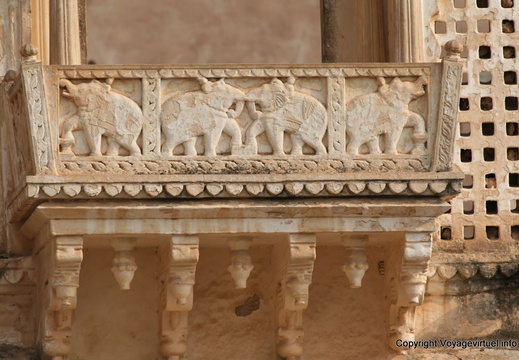 Détail éléphantesque du chhatri Garh palace