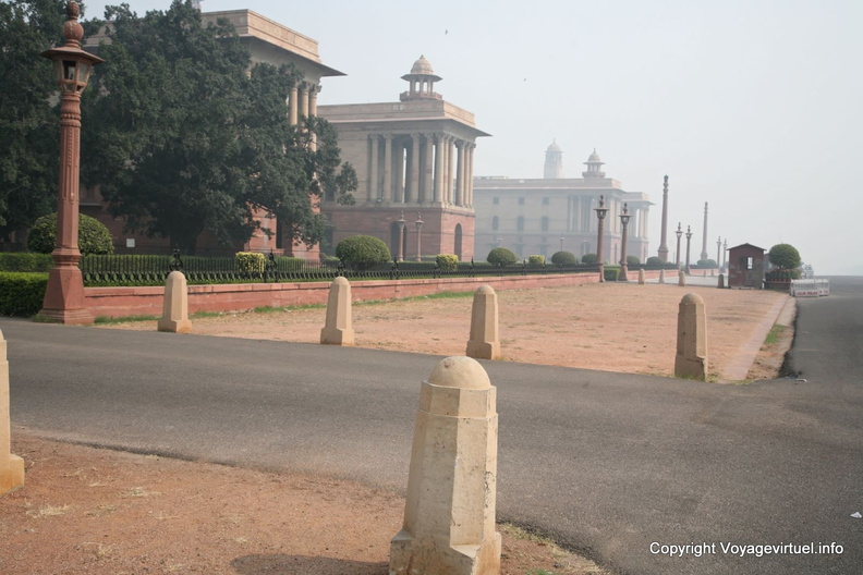 Delhi, Palais Ministeriels Dans La Brume De Delhi112