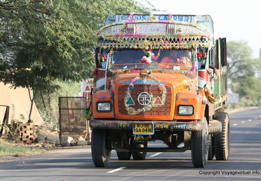 Truck typique Route Delhi Singhara 14