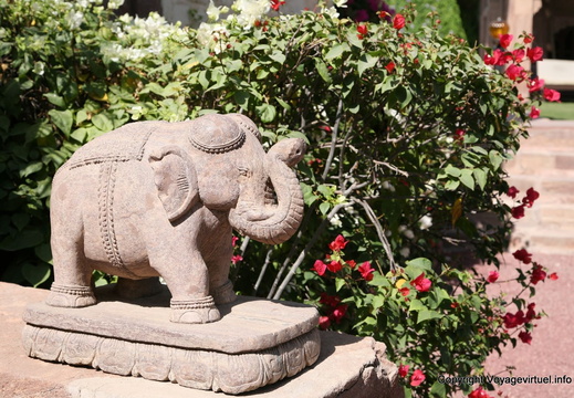 Eléphant de pierre Luni Chawna fort 45