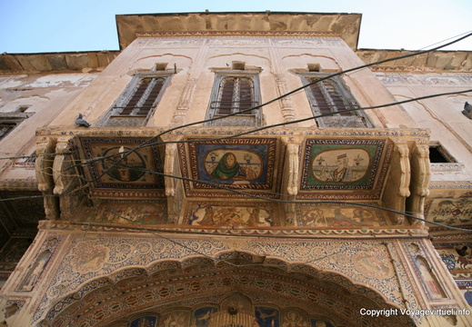 Images sous l'avancée Mandawa haveli