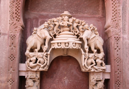 Eléphants sculptés Mahavira jain temple