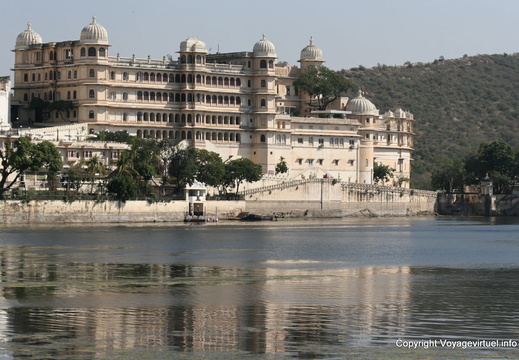 Udaipur ambrai restaurant view 325