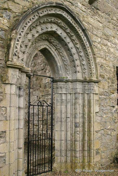 Portail de la Royal Abbey of Cong, fondée en 623 par Saint Feichin, - Irlande