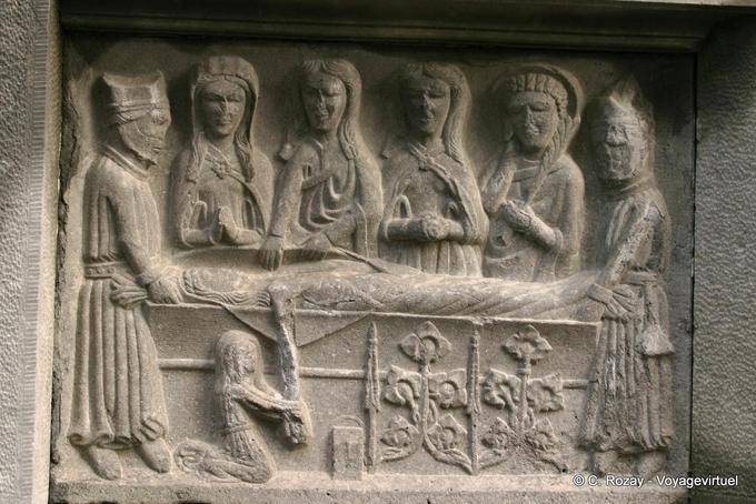 Mise en linceul  du Christ sculptée sur le tombeau de Mac-Mahon, Ennis Abbey - Irlande
